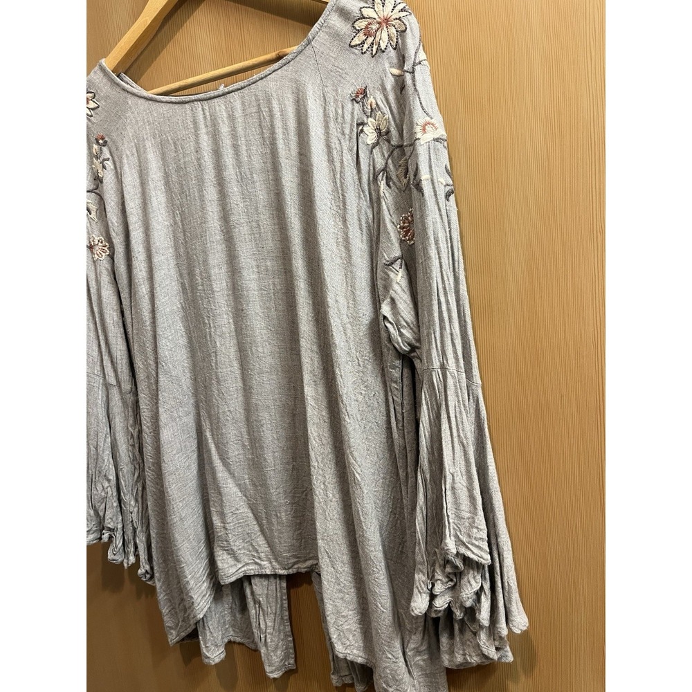 Lauren Conrad Grey Boho Blouse Sz XXL Flare Sleeve Floral Embroidered Casual Top - Picture 3 of 9